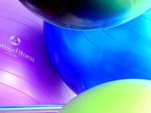 Seniorenübungen mit dem Gymnastikball